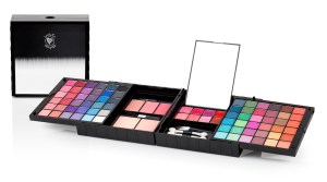 Make up Pallette_Hires AED 149
